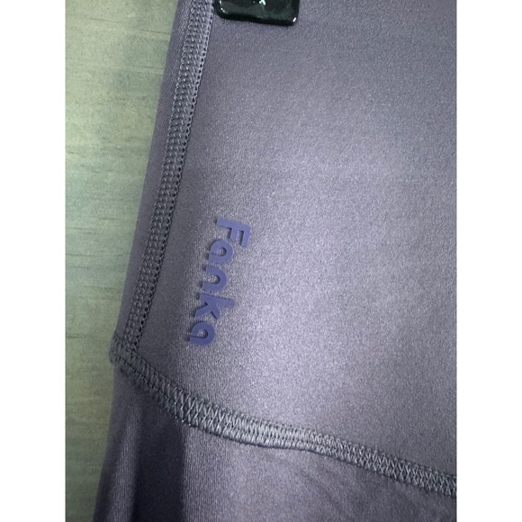 FANKA Body Sculpt Capri Leggings (Reversible Wear) in Wineberry - Picture 9 of 12